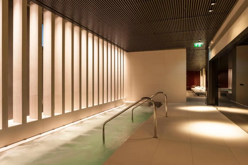 Gallery 16