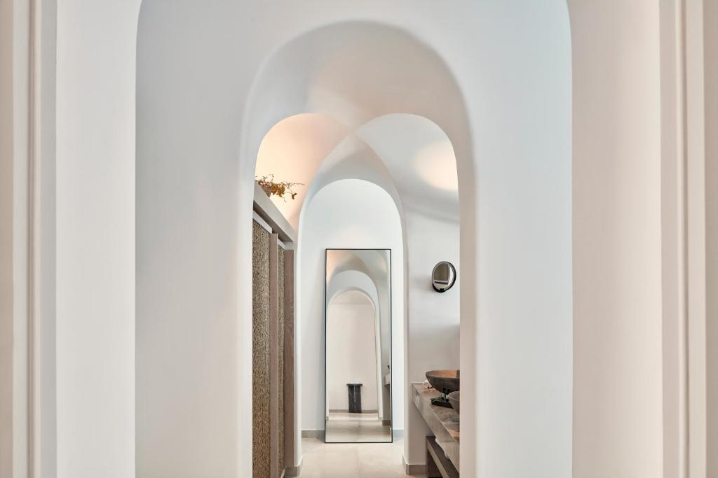 Gallery 16