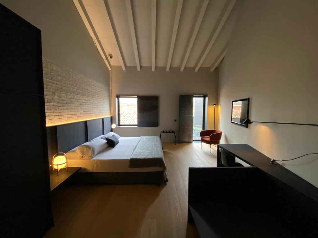 Gallery 12