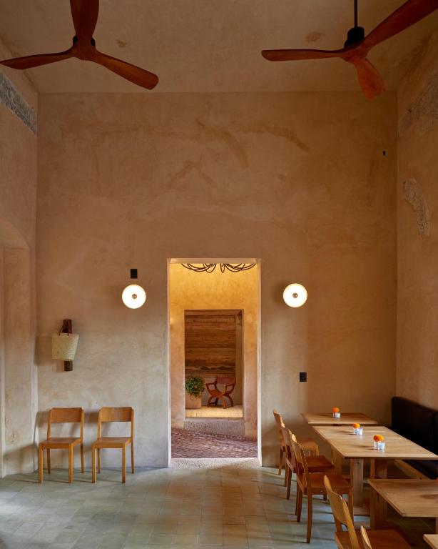 Gallery 19